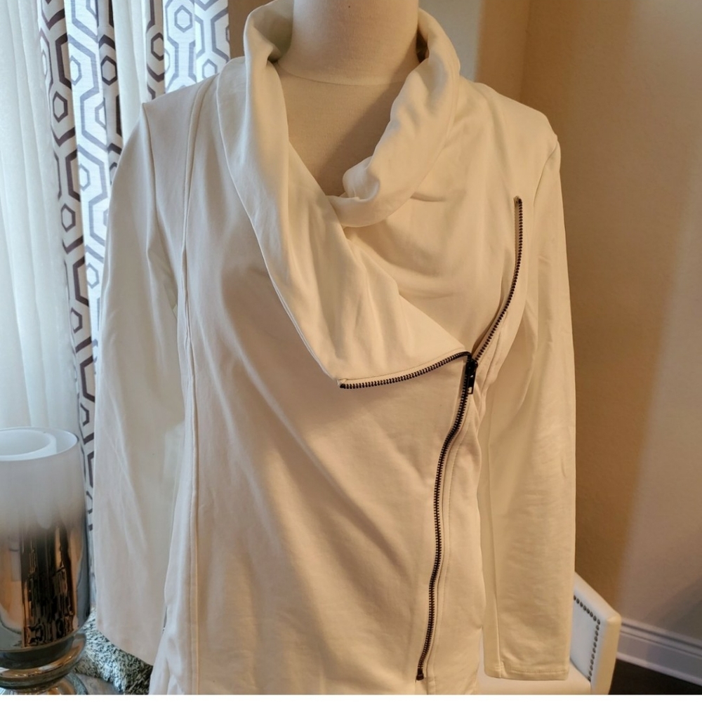 Off white zip up top